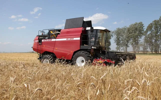 Как выбрать зерноуборочный комбайн: Гомсельмаш GS3219