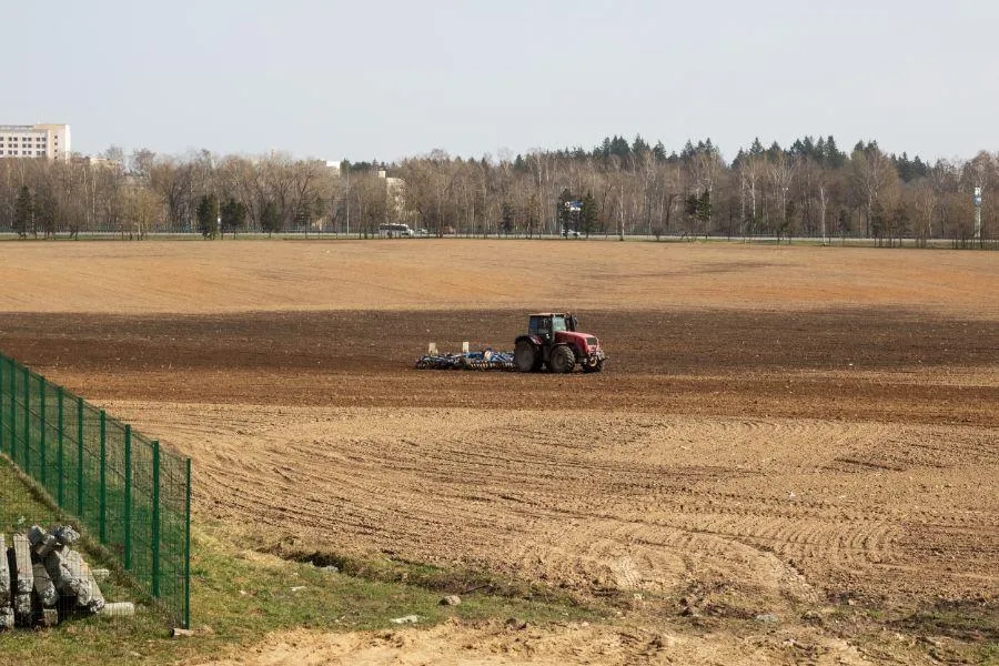 Технология вспашки: снижение засоленности грунта